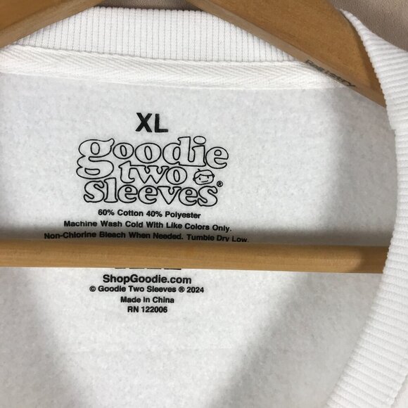 Goodie Two Sleeves Women's Angel Kitten White Crewneck Sweatshirt NEW XL - Picture 6 of 6